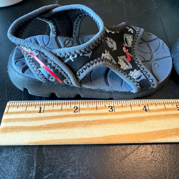 NIKE Black & Grey Pirate Ship Slip-on Sandals - Size 5C - Picture 8 of 11